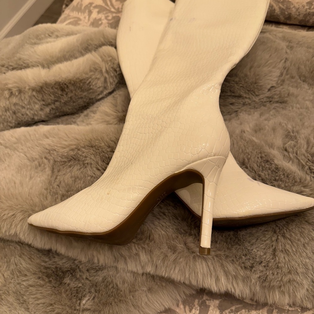 INC White Crocodile Boots - Picture 11 of 15